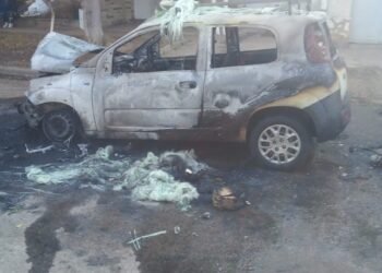 HURLINGHAM : INCENDIO DE UN AUTOMOTOR.