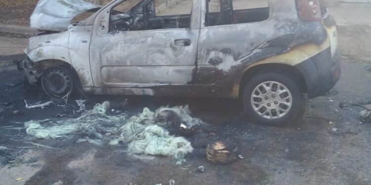 HURLINGHAM : INCENDIO DE UN AUTOMOTOR.