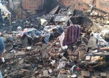 JOSÉ C PAZ: INCENDIO LO PIERDEN TODO .