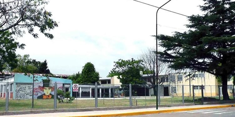 HURLINGHAM : COLEGIOS A LA BUENA DE DIOS .