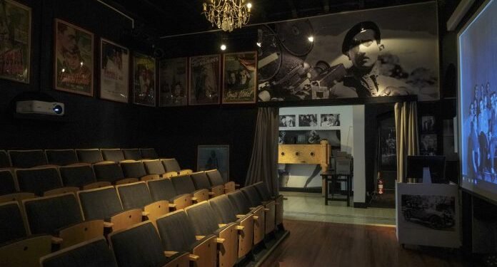 El museo Lumitón de Vicente López realiza visitas guiadas a una muestra sobre su historia.