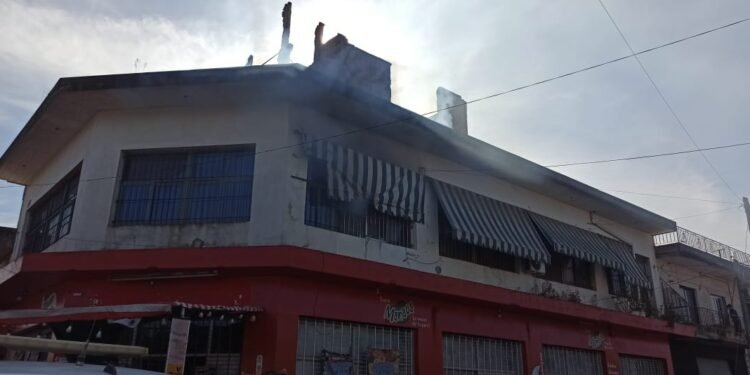 HURLINGHAM: BARRIO CARTERO INCENDIO EN UNA VIVIENDA .