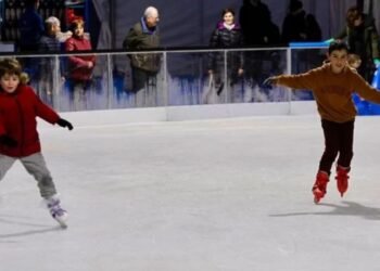 PILAR: Con la pista de hielo como principal atractivo, abre Parque Pilar Invierno.
