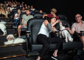 Cine: Se realizó la primera función con perros en Escobar.