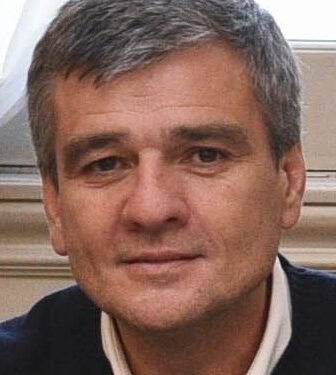 WILLIAM MORRIS: MINISTRO DE DESARROLLO SOCIAL DE RODILLAS ANTE LA SONRISA DE LOS MAS PEQUEÑOS