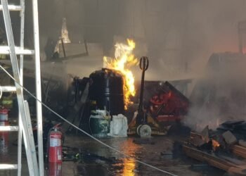 MERLO : BARRIO LIBERTAD , SE PRENDE FUEGO UNA FABRICA DE CALESITAS .