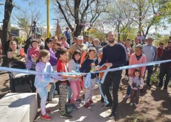 HURLINGHAM: FESTIVAL MASCOTERO DE HURLINGHAM, SE INAUGURO  LA NUEVA PLAZA GLUCK,  NUEVO CAPS EN VILLA CLUB PARA LOS VECINOS/AS DE HURLINGHAM