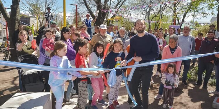 HURLINGHAM: FESTIVAL MASCOTERO DE HURLINGHAM, SE INAUGURO LA NUEVA PLAZA GLUCK, NUEVO CAPS EN VILLA CLUB PARA LOS VECINOS/AS DE HURLINGHAM