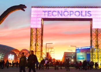 VICENTE LÓPEZ: Festival Migrantes en Tecnópolis: desfiles, música y feria de países vecinos.