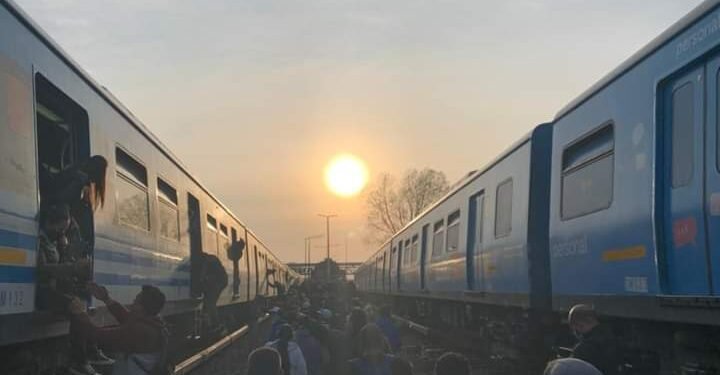 TREN SARMIENTO ENVISTE A UNA PERSONA.