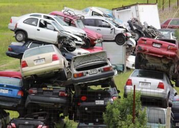 Morón: compactan casi 2 mil autos y camionetas en El Palomar.