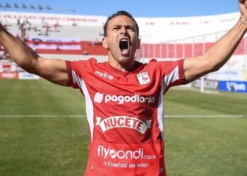 MORON: Gracias Akerman  El adiós a una leyenda viviente en el Gallo .