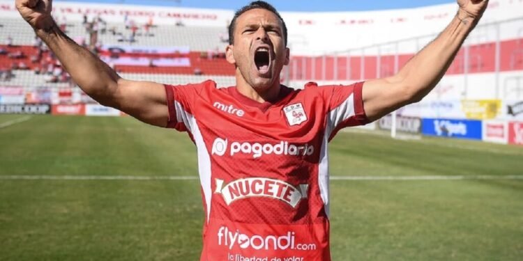 MORON: Gracias Akerman  El adiós a una leyenda viviente en el Gallo .