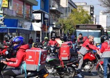 HURLINGHAM: DELIVERYS CORTAN LA AVENIDA VERGARA Y CAMARGO , POR  ESTAR CANSADOS DE ROBOS.