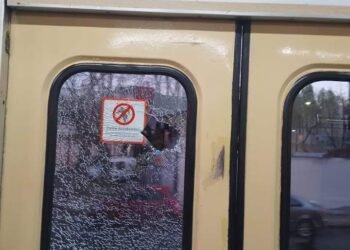 TREN URQUIZA : HACE VARIOS DÍAS TIRAN PIEDRAS A LAS FORMACIONES.