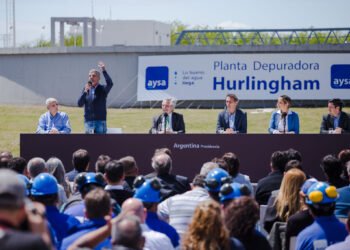 HURLINGHAM: JUAN ZABALETA FIRMO CONVENIO CON AYSA , PARA QUE SU DISTRITO TENGA CLOACAS.