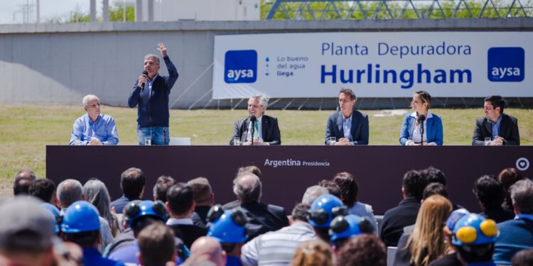 HURLINGHAM: JUAN ZABALETA FIRMO CONVENIO CON AYSA , PARA QUE SU DISTRITO TENGA CLOACAS.