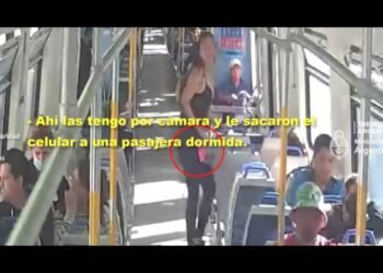 DOS MUJERES QUE SE DEDICABAN A ROBAR CELULARES EN EL TREN SARMIENTO FUERON DETENIDAS.