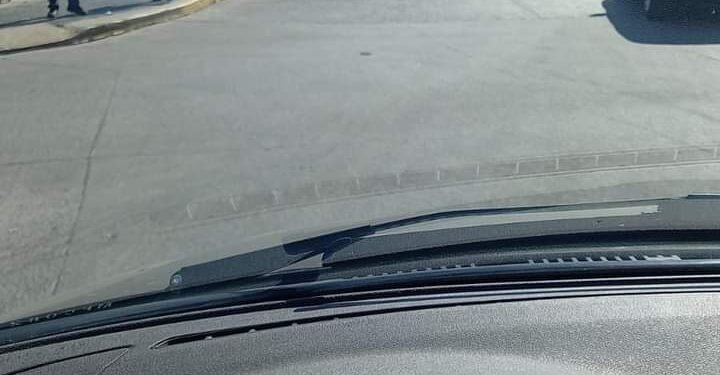 WILLIAM MORRIS : TREN EMBISTIÓ  A UN AUTOMÓVIL.