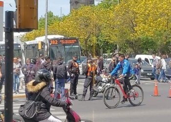 SAN MIGUEL: DELIVERY CHOCADO POR UN AUTOMÓVIL.