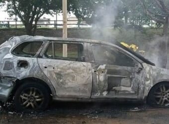 Haedo: Se incendió un auto en Avenida Rivadavia.