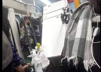 Tren Sarmiento: Quiso subir  una heladera y conmovió a todos con su relato de vida .