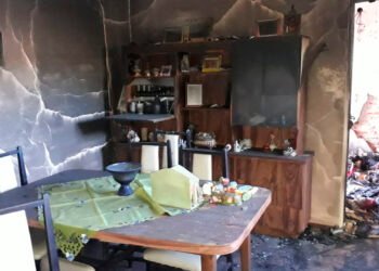 Caseros: Una mujer discapacitada perdió todo en un incendio.