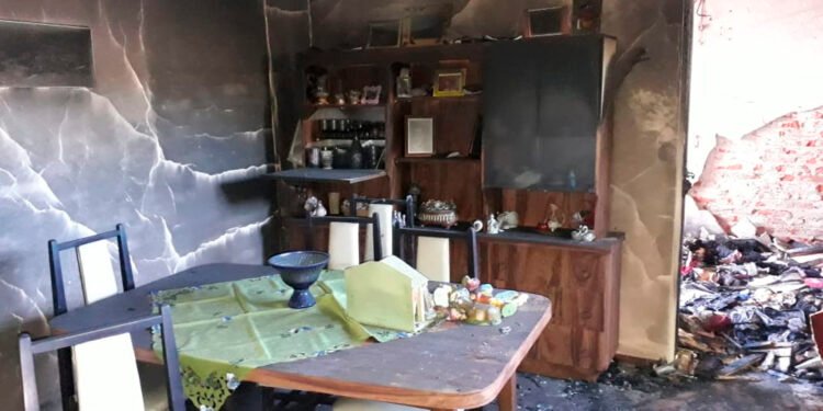 Caseros: Una mujer discapacitada perdió todo en un incendio.