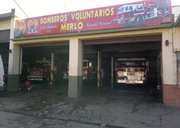 MERLO: Grave incendio en un taller de lavado de telas.