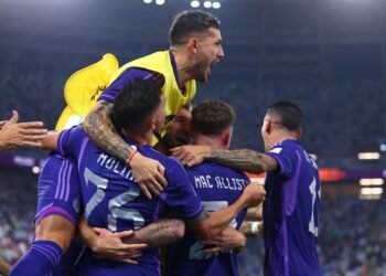 ¡Vamos, Argentina! La selección le ganó 2 a 0 a Polonia y se metió en octavos de Qatar 2022