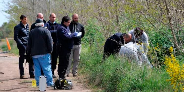 Encontraron un cadáver en Rodríguez Peña y las vías del Ferrocarril San Martin .