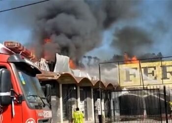 MALVINAS ARGENTINAS: VORAZ INCENDIO EN ASERRADERO .