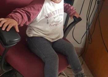 BOULOGNE ENCUENTRAN A NENE DE 3 AÑOS EN LA VIA PUBLICA.