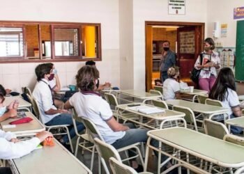 A PARTIR DE 1 DE ABRIL SE DICTARAN UNA HORA MAS DE CLASES EN LAS SIGUIENTES ESCUELAS DE HURLINGHAM Y MORON , Y SE LANZA  LA APLICACION ESCUELAS SEGURAS  EN HURLINGHAM.-