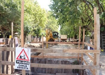 Se están renovando las redes de agua de Aysa en el centro de San Miguel y Muñiz.