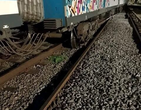 ULTIMO MOMENTO: CASTELAR DESCARRILO  TREN SARMIENTO.