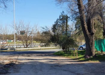 Ituzaingó: indignación vecinal por el arco en Villa Udaondo.