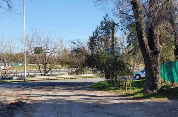 Ituzaingó: indignación vecinal por el arco en Villa Udaondo.