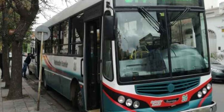 NO ABRA PARO DE COLECTIVOS EN EL AMBA .