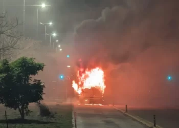 Haedo: Se prendió  fuego un colectivo de la Linea 1 en el Metrobus .
