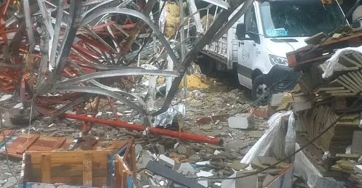 TORNADO: EN BUENOS AIRES Y CABA , HAY MUERTOS Y HERIDOS .