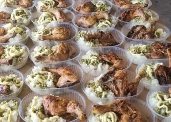 WILLIAM MORRIS : CLUB SAN DAMIAN DIO CENA DE PAPA NOEL A GENTE DE MENOS RECURSOS.