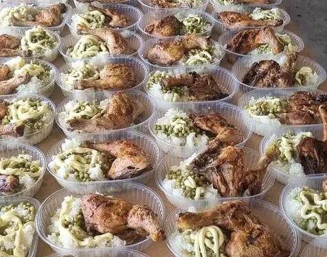 WILLIAM MORRIS : CLUB SAN DAMIAN DIO CENA DE PAPA NOEL A GENTE DE MENOS RECURSOS.