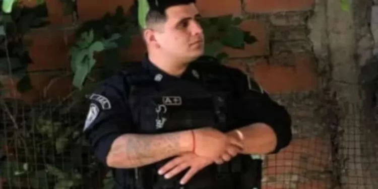 MORON: POLICIA HEREO SALVA LA VIDA DE UN NENE .