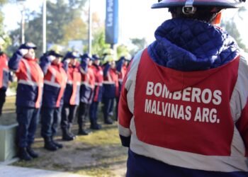 MALVINAS ARGENTINAS: BOMBEROS LE SALVARON LA VIDA A UN BEBE DE 15 DIAS DE VIDA.