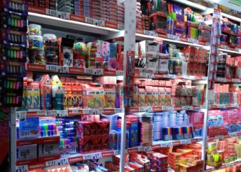 UTILES ESCOLARES CARISIMOS .