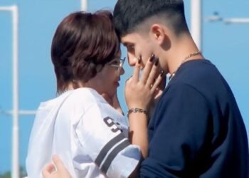 KEVIN BLANCO Y NIKKYSELE  PESENTAN :» TUS BESOS»