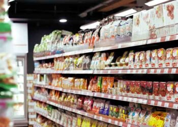 Morón presentó una canasta de productos a bajo costo.