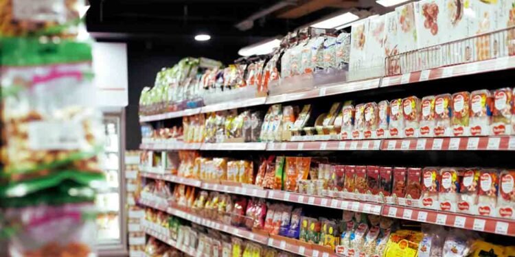 Morón presentó una canasta de productos a bajo costo.