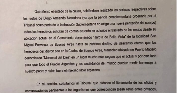 Los herederos de Diego Maradona solicitaron trasladar el cuerpo del ídolo argentino a un mausoleo en Puerto Madero.